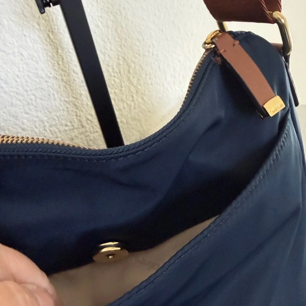 VINTAGE Calvin Klein Navy Messenger/ Crossbody Bag with Tan Adjustable Strap. - Picture 16 of 16